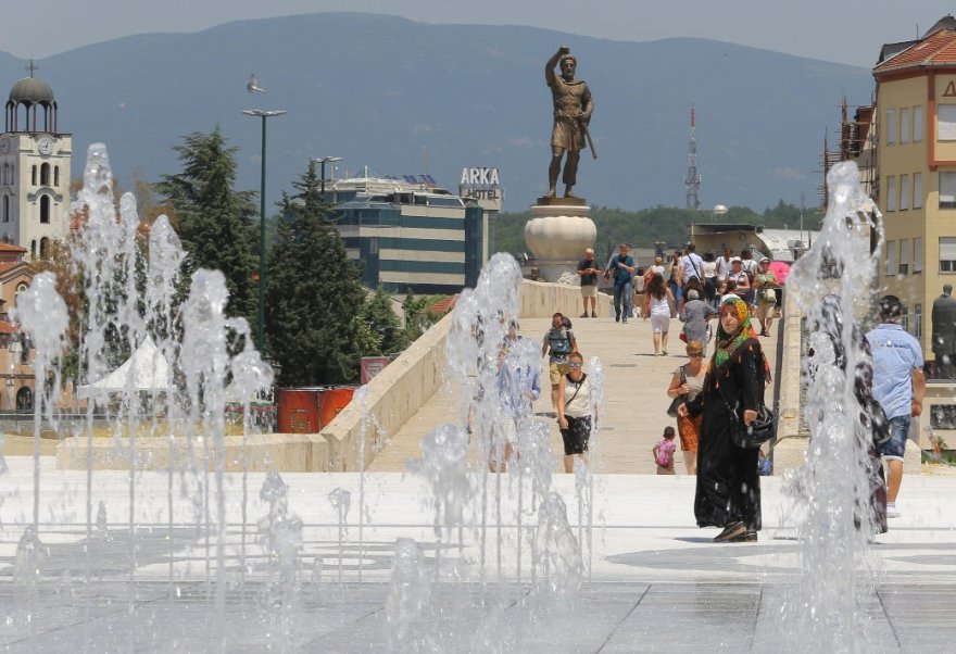 Temperaturat sot deri në 37 gradë  fundjava sjell valë të re të të nxehtit