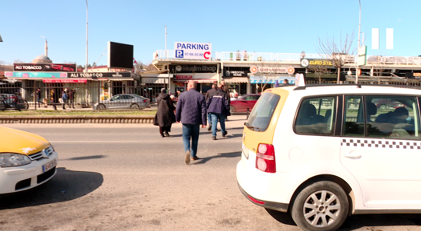 Dy persona goditen nga vetura te kalimi ilegal në Bit Pazar