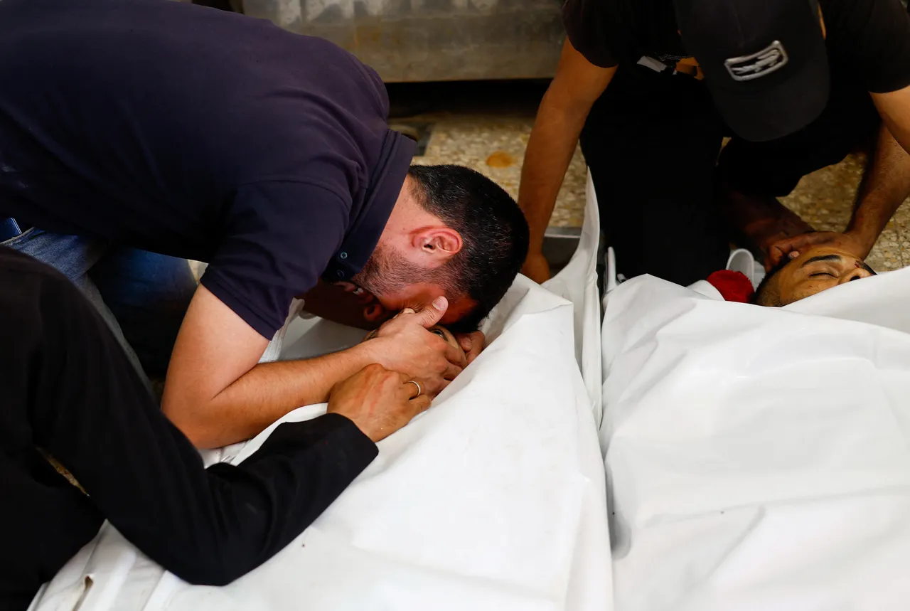 Izraeli vret një fëmijë palestinez në krahët e babait të tij në Gaza