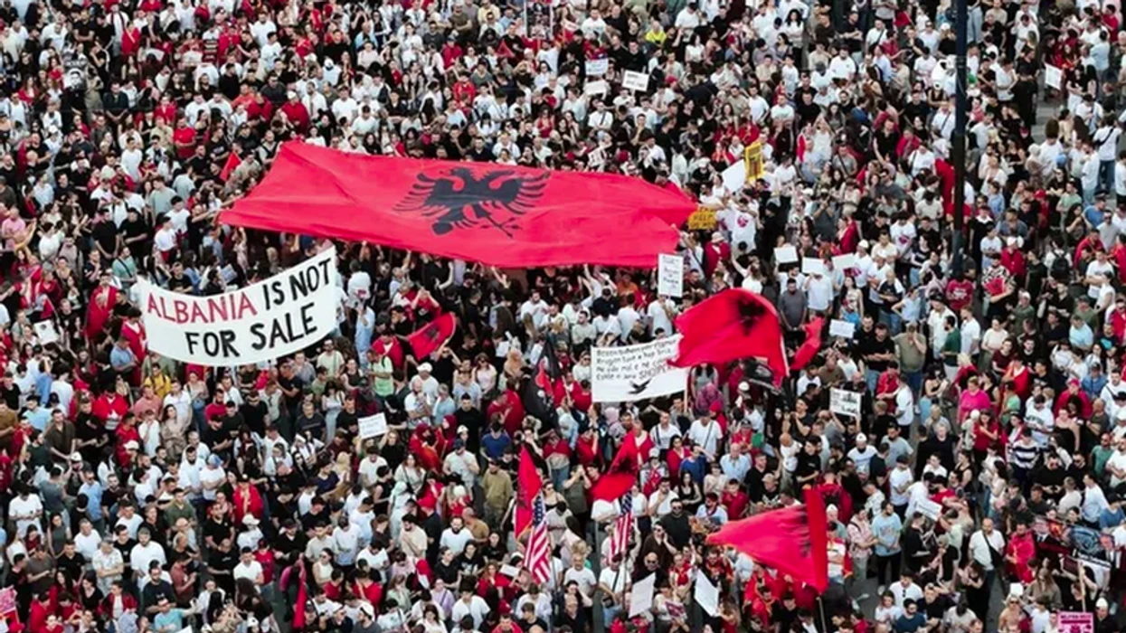 Protesta e 20 të në Tiranë  pjesmarrje masive e qytetarëve para Kryeministrisë