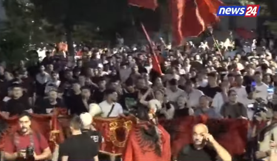 Protesta e 10 të masive në TIranë  protestuesit   Rama dorëhiqu  gënjeshtrave iu erdhi fundi  
