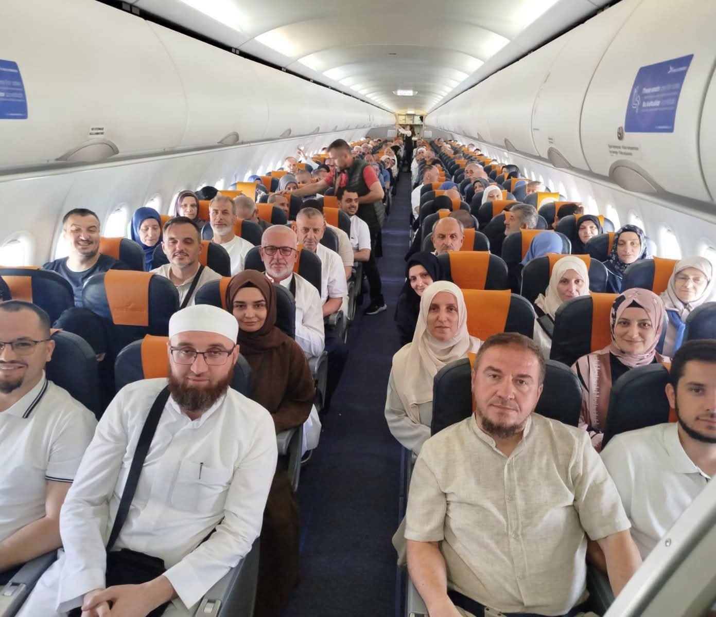 Kthehen haxhilerët e parë nga Haxhi  mbërrijnë shëndosh e mirë në Shkup