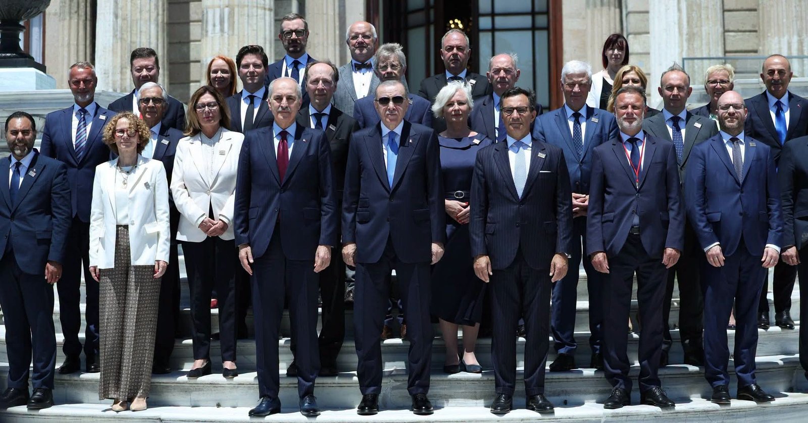 Kryetari i Kuvendit  Afrim Gashi merr pjesë në drekën zyrtare në kuadër të Samitit Parlamentar të NATO s në Stamboll