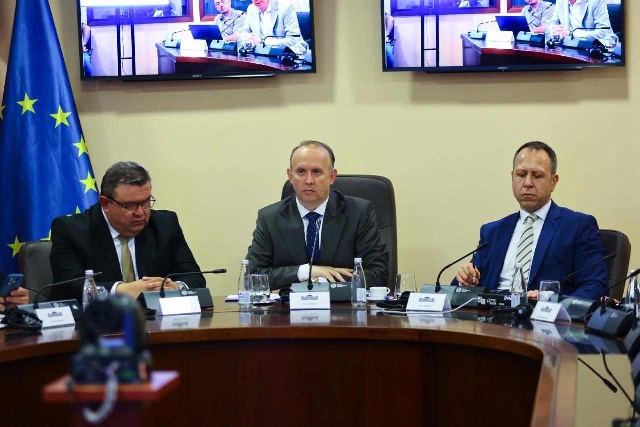 Afrim Gashi kryeson dy takime në Kuvend  në fokus zhvillimi strategjik dhe transparenca institucionale