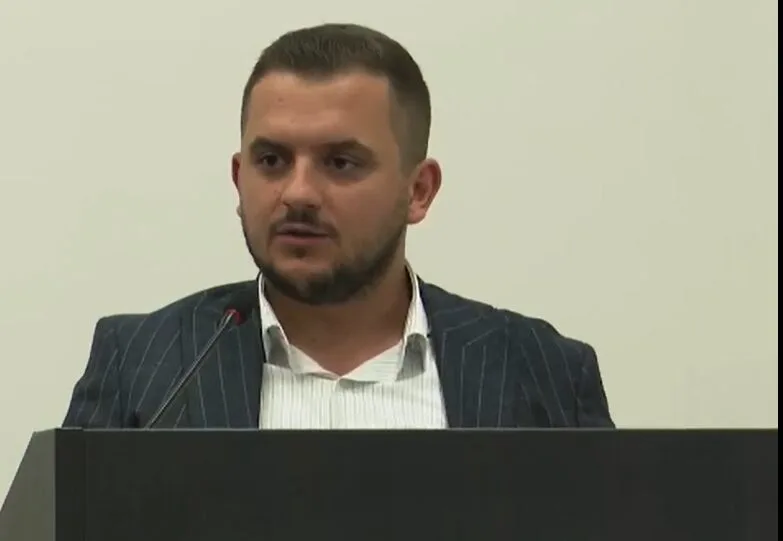 Qamili  Buzhala e Latifi i ofendojnë shqiptarët e Tetovës  vetëm se nuk iu nënshtruan Ali Ahmetit