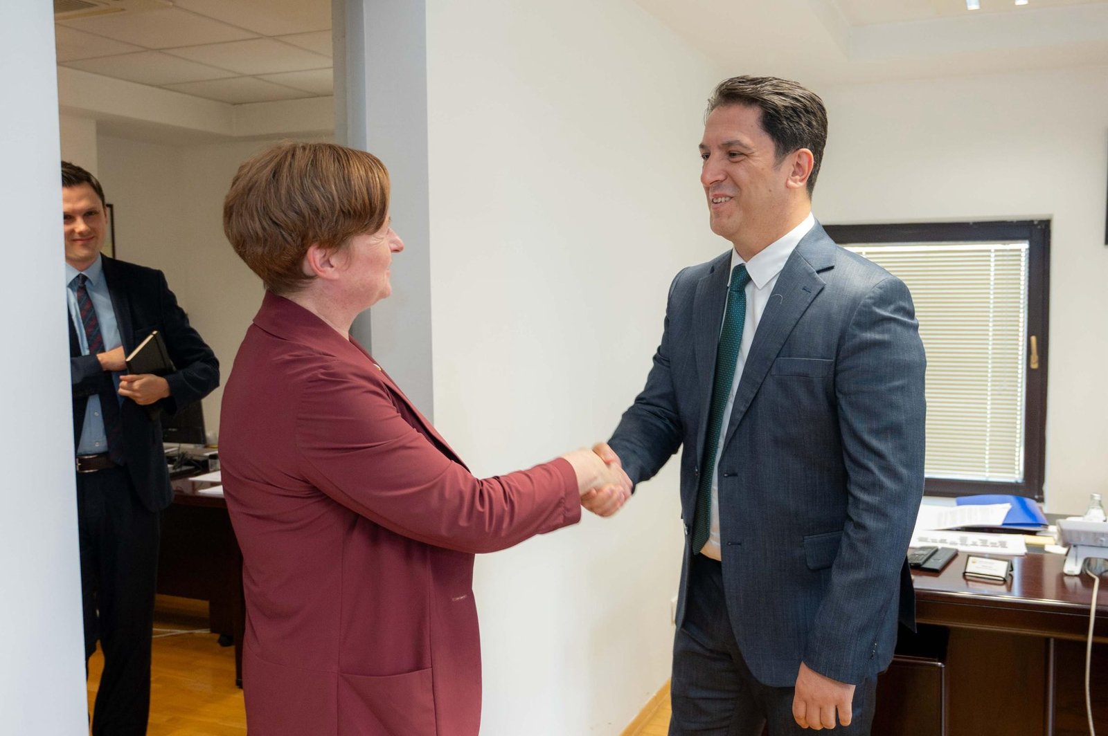 Zv kryeministri i parë Bekim Sali takon ambasadoren gjermane  eurointegrimet në fokus