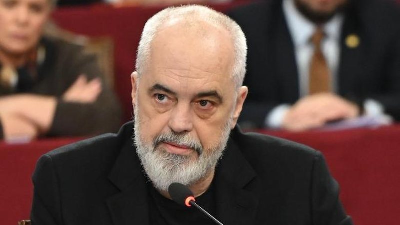 Rama mesazh protestuesit  Unë jam miku  jo armiku yt  mos lejoni që halli juaj të përdoret kundër Shqipërisë