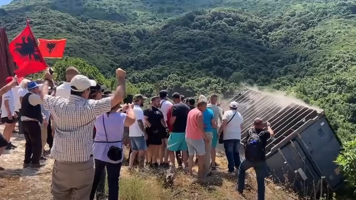 Protesta edhe në jug të Shqipërisë  prishet rrethimi 22 vjeçar i Kakomesë
