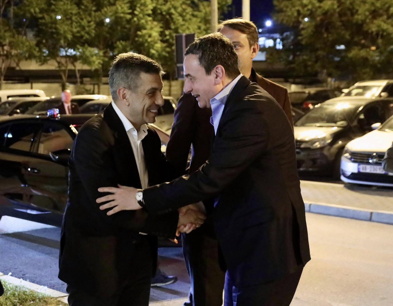 Izet Mexhiti uron Albin Kurtin  Kosova votoi për vazhdimësi