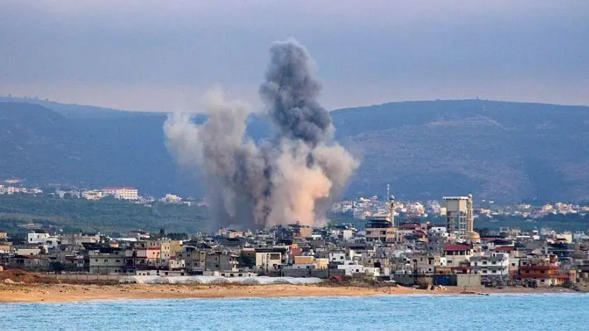 Irani lëshon raketa drejt Izraelit  bombardimi i parë pas armëpushimit