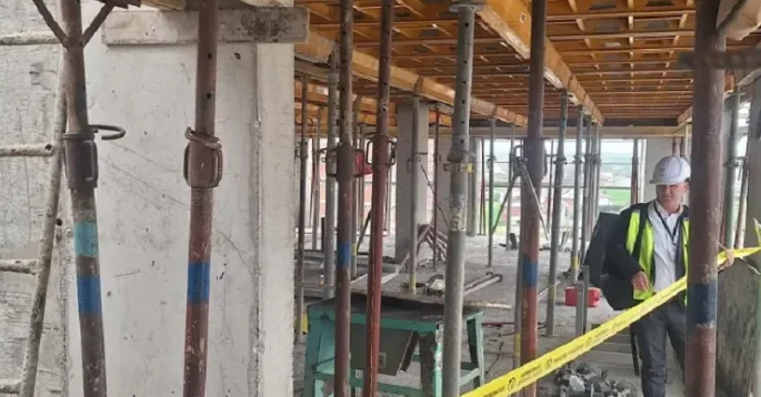 Dyshohet se ra nga skeleti gjatë punës në Ulqin  humb jetën 17 vjeçari nga Malisheva
