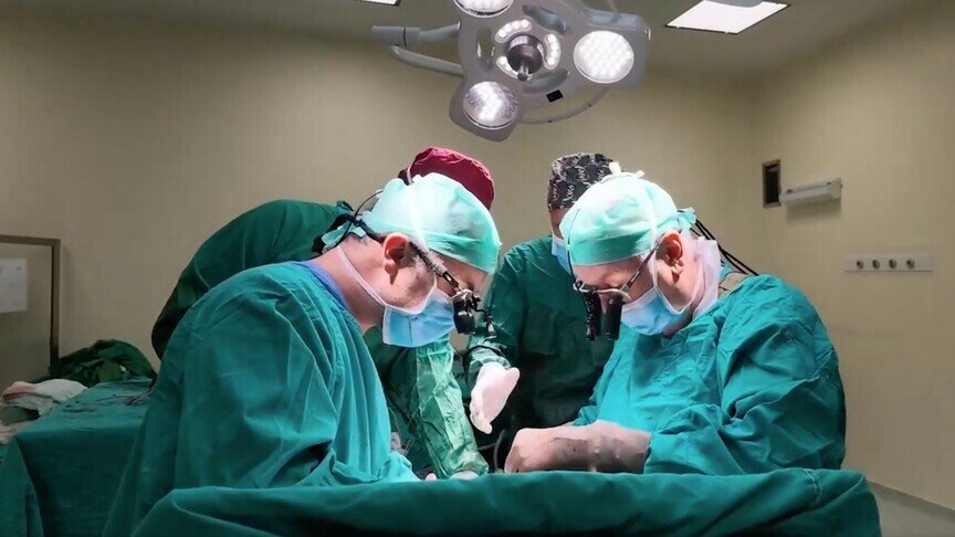 Kirurgët turq kryejnë transplantin e parë në botë të mëlçisë me shkëmbim të kryqëzuar në 8 drejtime