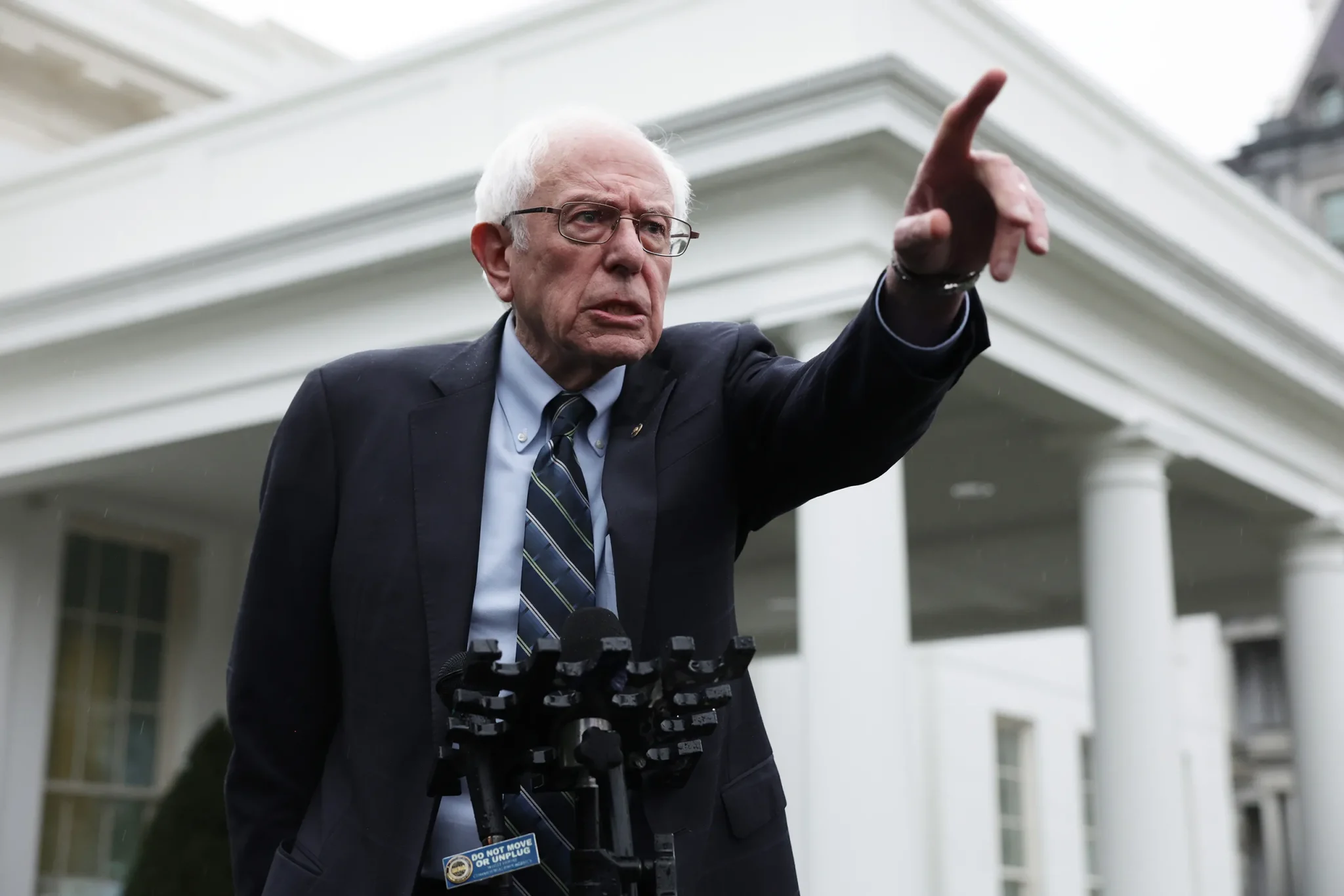 Protestat kundër projektit në Zvërnec  reagon senatori demokrat Bernie Sanders  Shikoni oligarkinë globale në Shqipëri