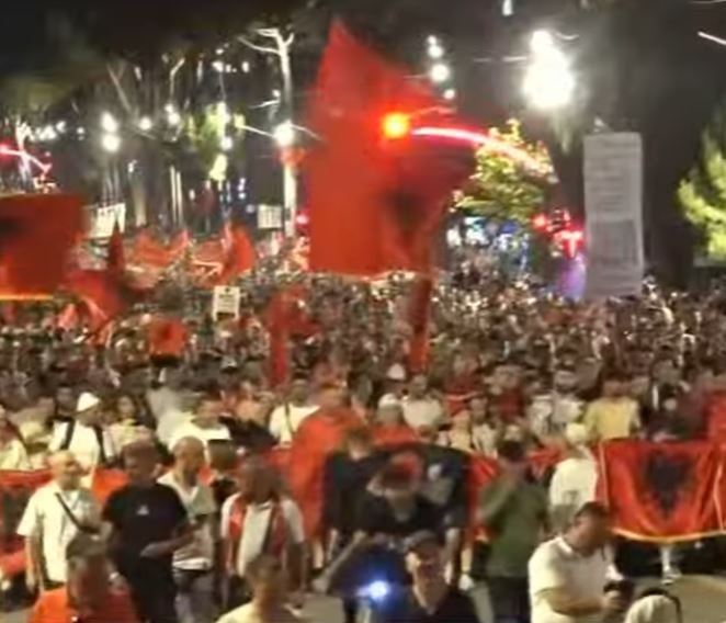 Protesta qytetare  nis marshimi në kryeqytet