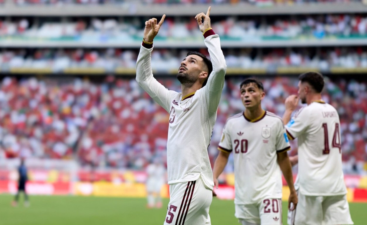 Grupi H  Spanja eliminon Uruguajin  kualifikim historik për Kepin e Gjelbër