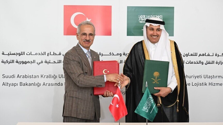 Turqia dhe Arabia Saudite nënshkruajnë marrëveshje për transportin hekurudhor