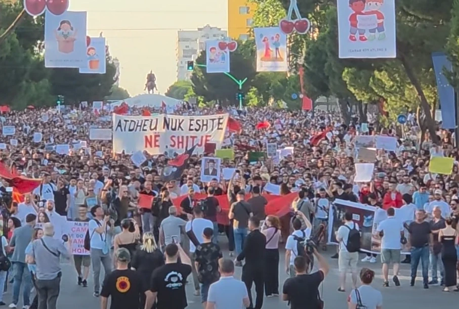  Atdheu nuk është në shitje   vazhdon në Tiranë protesta për Zvërnecin