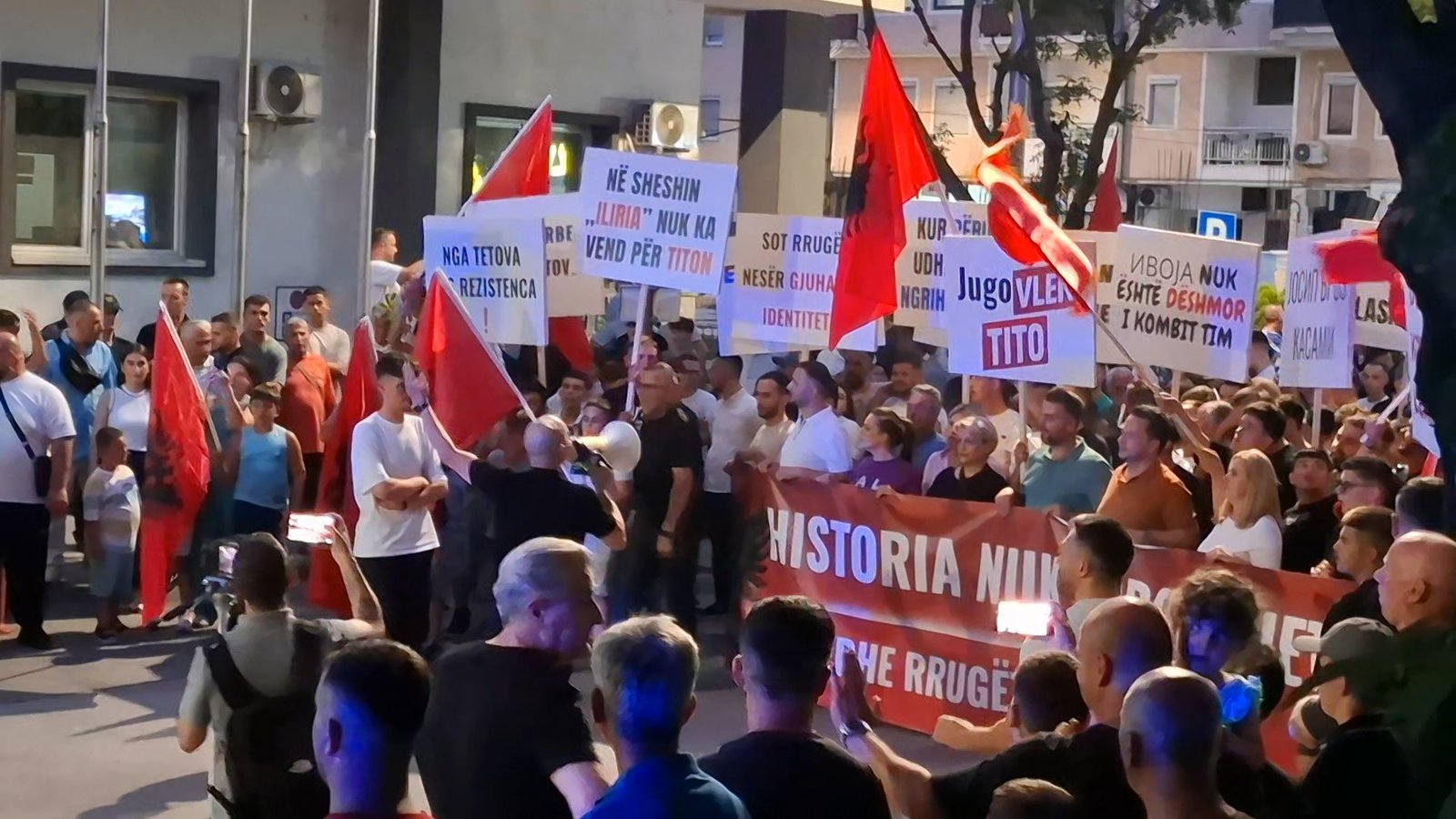 Rrugët në Tetovë  BDI pranoi që s ka mundur t i detyrojë institucionet t i përdorin emrat e rinj
