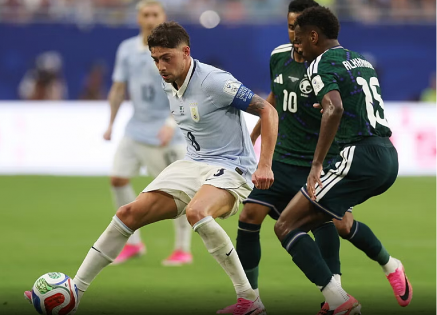 Arabia Saudite befason Uruguain   La Celeste  shpëton një pikë në fund