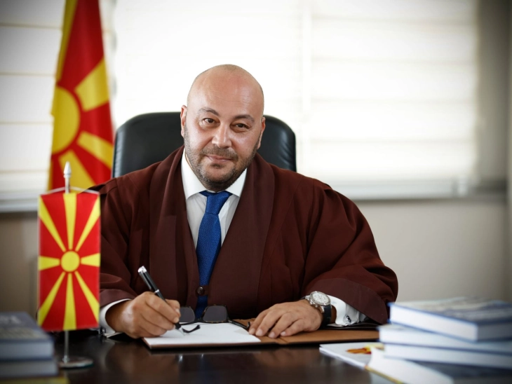 Konstadinovski  Tabelën vetëm në maqedonisht në Gjykatën Kushtetuese e vendosi deputeti i tanishëm i BDI së  Sali Murat