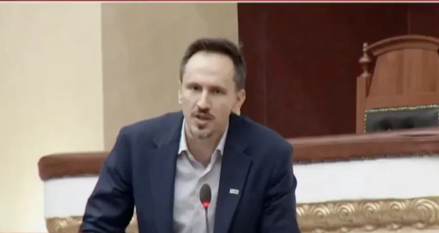 Shqipëri  deputeti Redi Muçi kërkon shpalljen person  non grata  të ministres serbe Paunoviq