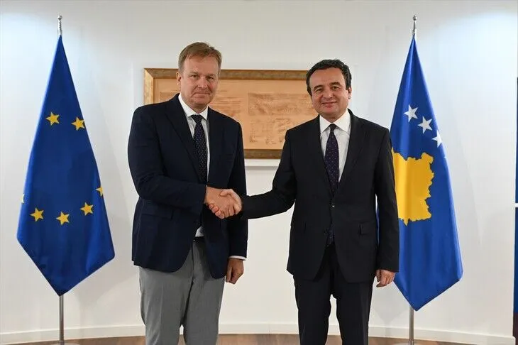 Kurti takon të dërguarin e posaçëm të BE së për dialogun Kosovë Serbi