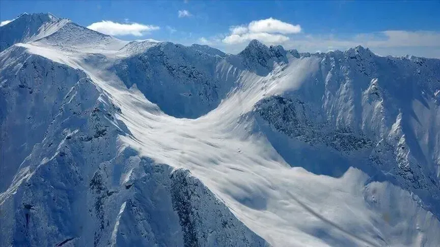 Gjenden 4 trupa pasi orteku goditi 10 alpinistë në Broad Peak të Pakistanit