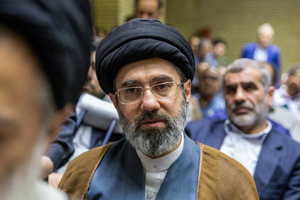 Udhëheqësi suprem i Iranit zotohet të hakmerret për paraardhësin e vrarë Ali Khamenei