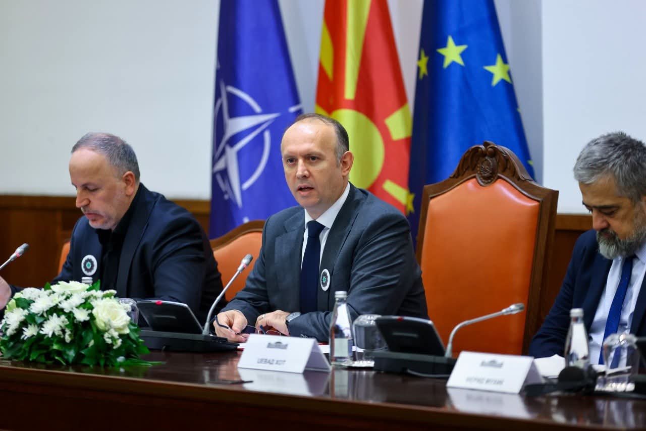 Kuvendi me seancë solemne për gjenocidin e Srebrenicës  Gashi  Në Srebrenicë ndodhi një gjenocid i planifikuar