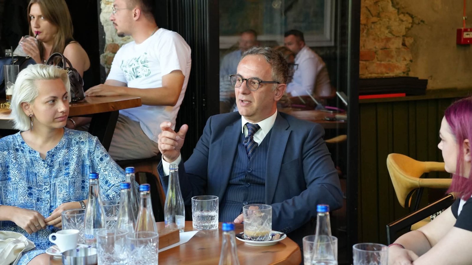 Ministri në largim i Shëndetësisë  Azir Aliu  mban brifingun e fundit me gazetarët
