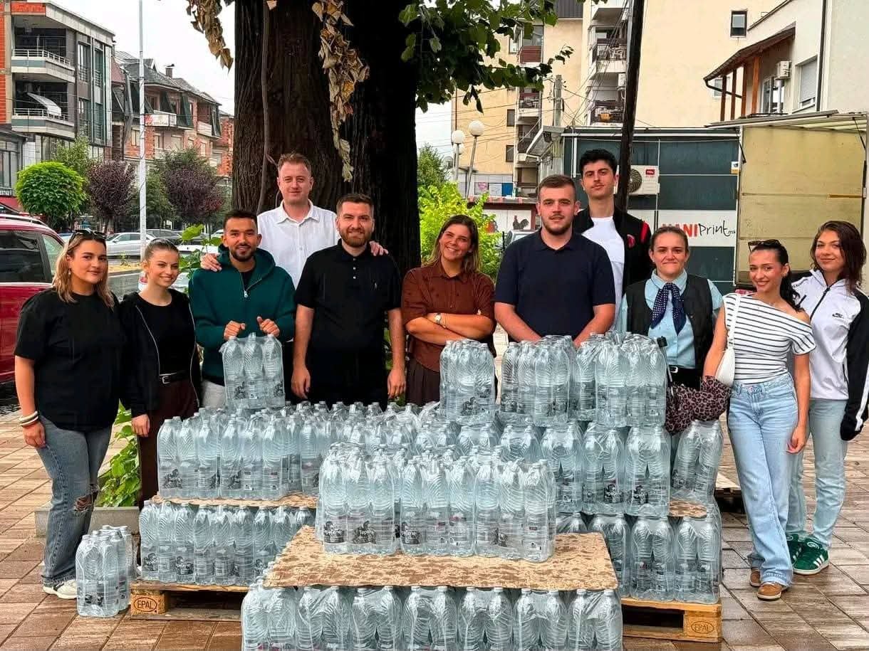 VLEN  Pranë qytetarëve të Gostivarit  vazhdojmë mbështetjen me shpërndarjen e ujit të pijshëm