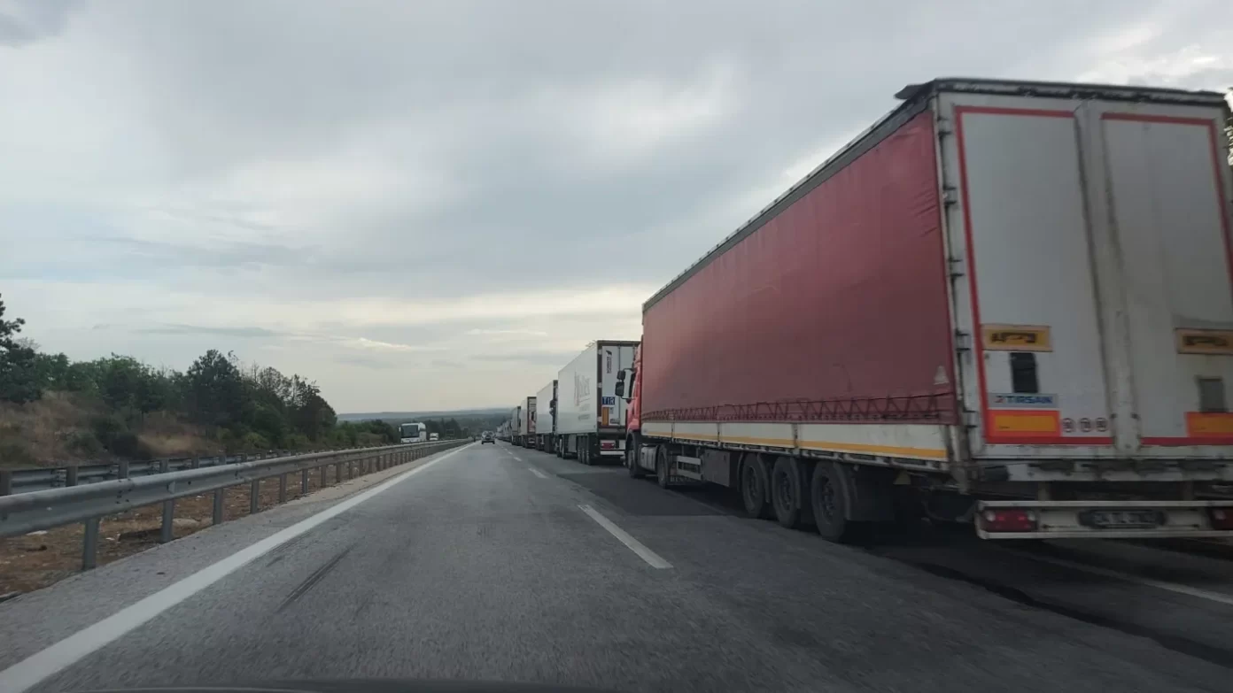 Filloi regjimi veror i trafikut  Lëvizje të kufizuar të automjeteve të rënda në rrugët shtetërore