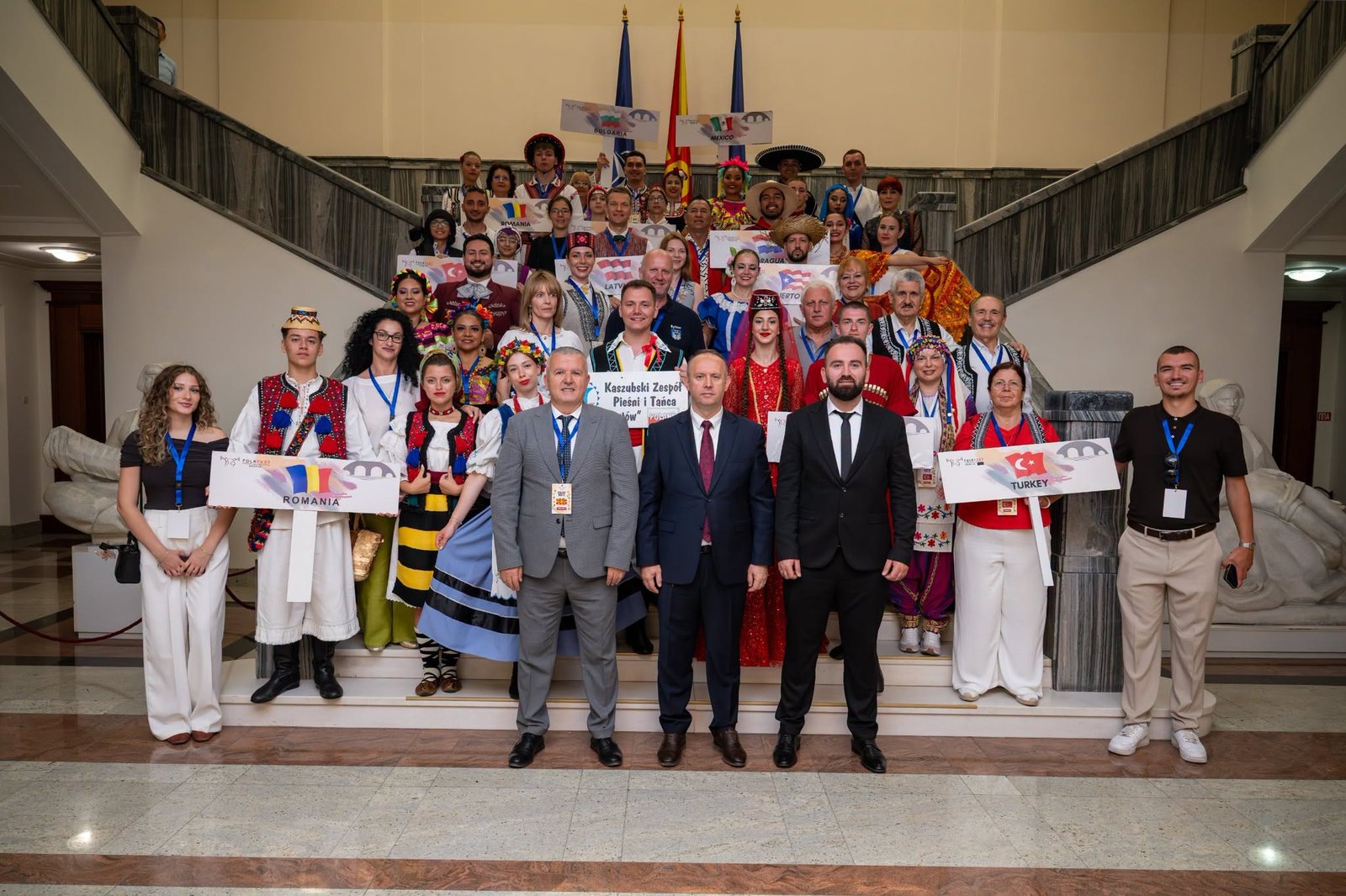 Afrim Gashi mirëpriti në Kuvend përfaqësuesit e vendeve pjesëmarrëse në Folk Fest