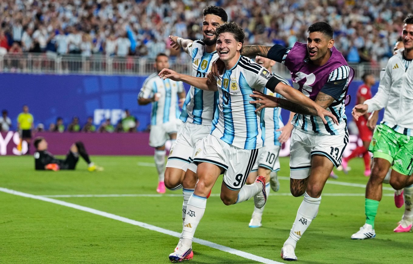 Argjentina në gjysmëfinale  Zvicra largohet me kokën lart