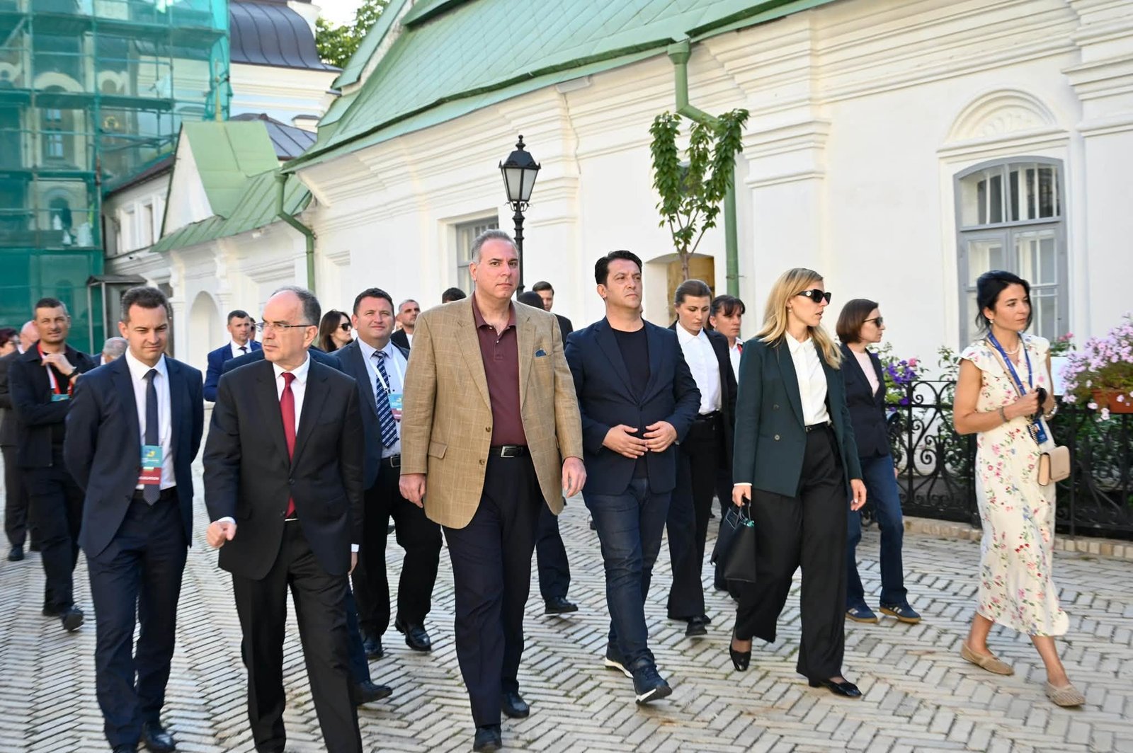 Bekim Sali viziton Katedralen e Fjetjes së Hyjlindëses në Kiev së bashku me liderë evropianë