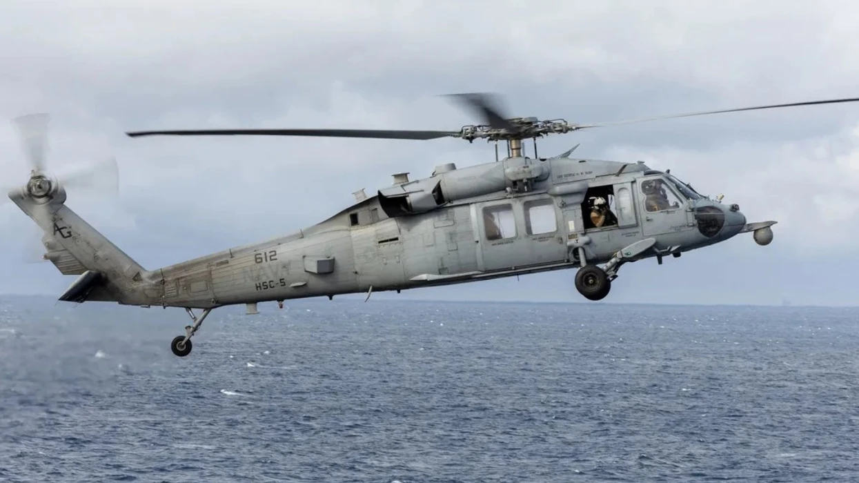 Rrëzohet helikopteri i Marinës amerikane në Detin Arabik  një pjesëtar i zhdukur