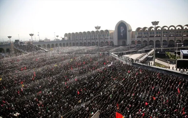 Iran  falet në masë namazi i xhenazes për ish liderin suprem Khamenei