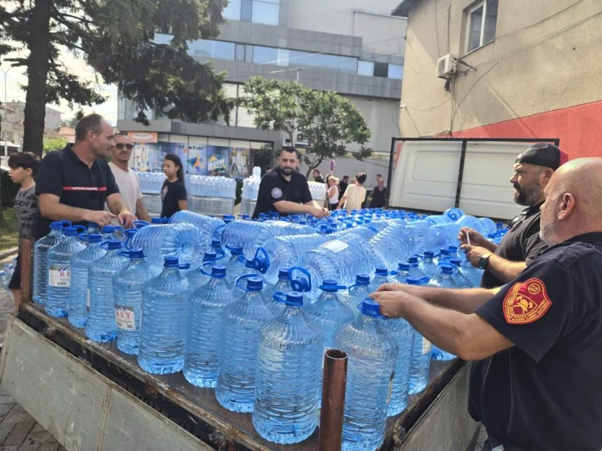 Komuna e Çairit solidarizohet me Gostivarin  dhuron 4300 litra ujë për banorët e prekur nga kriza