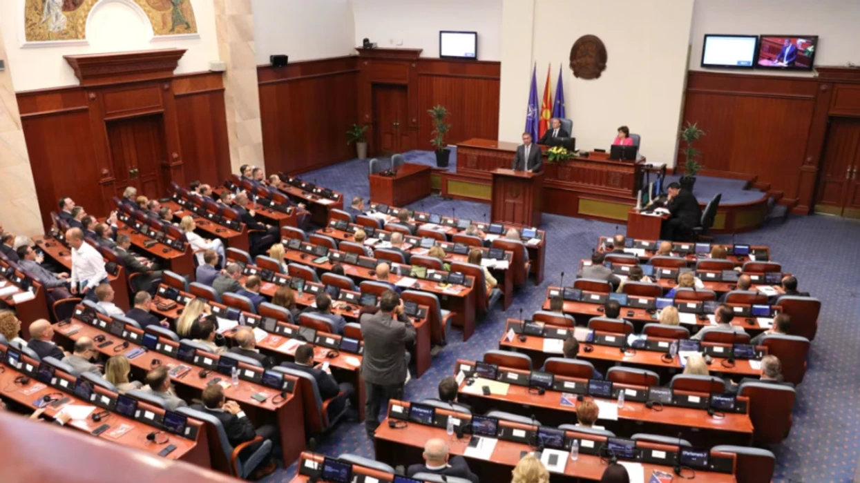 Rikonstruimi i Qeverisë së RMV së  Kuvendi shkarkoi tetë ministra  vazhdon debati për emrat e rinj