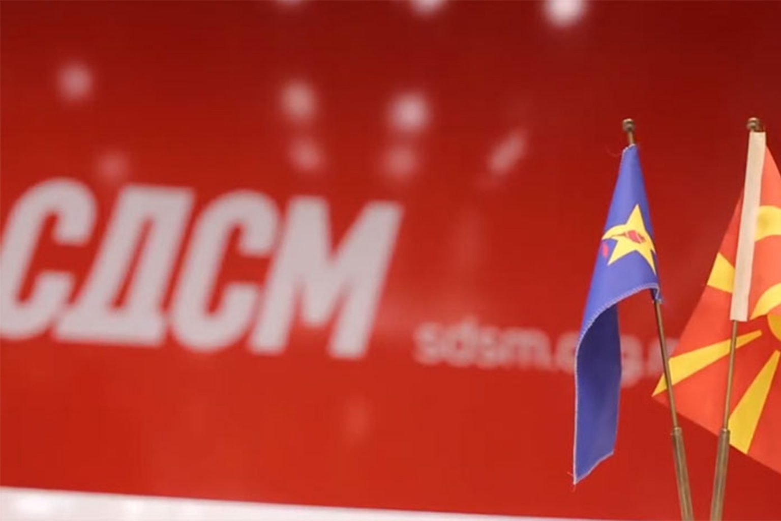 LSDM  platforma  12 e 5  është dorë e zgjatur e Mickoskit dhe ZNAM 2 0