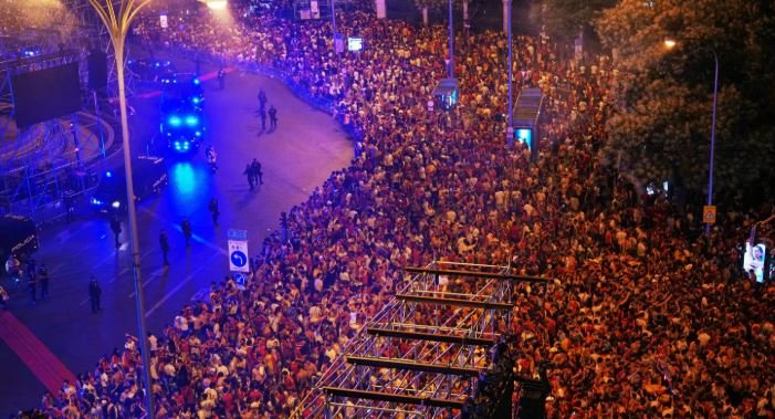E rëndë  Gjatë festimeve në Spanjë  humb jetën 13 vjeçari pas shembjes së fontanës