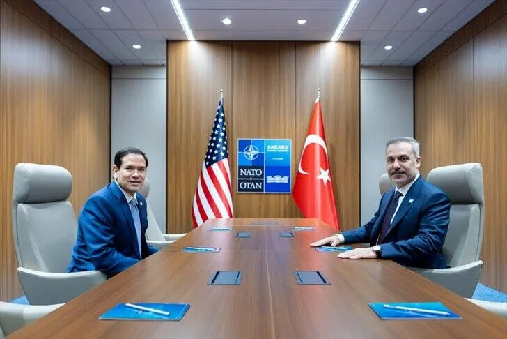 Kryediplomati turk takon sekretarin amerikan të Shtetit në kuadër të Samitit të NATO s