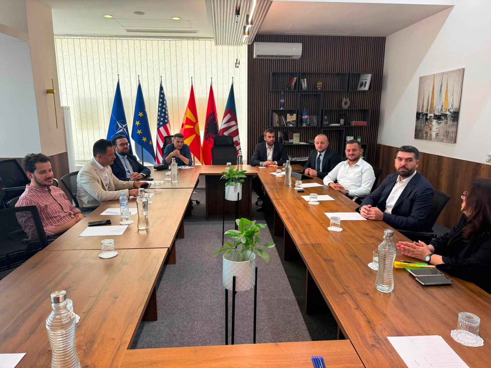 VLEN zhvillon takim me IRI n  diskutohen proceset demokratike dhe bashkëpunimi institucional