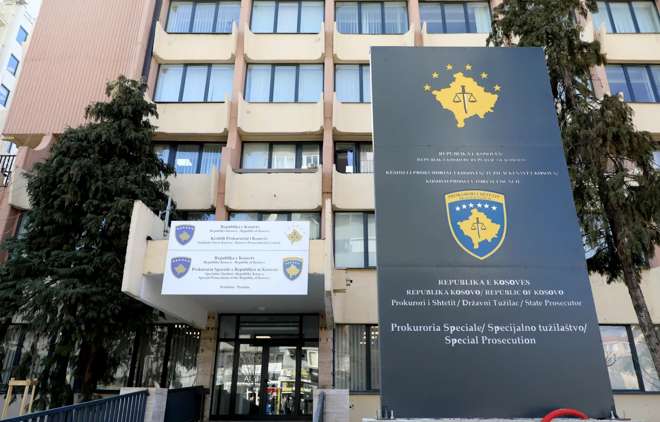 Krahas për 107 vrasje  20 serbë akuzohen edhe për plaçkitje e dëbim