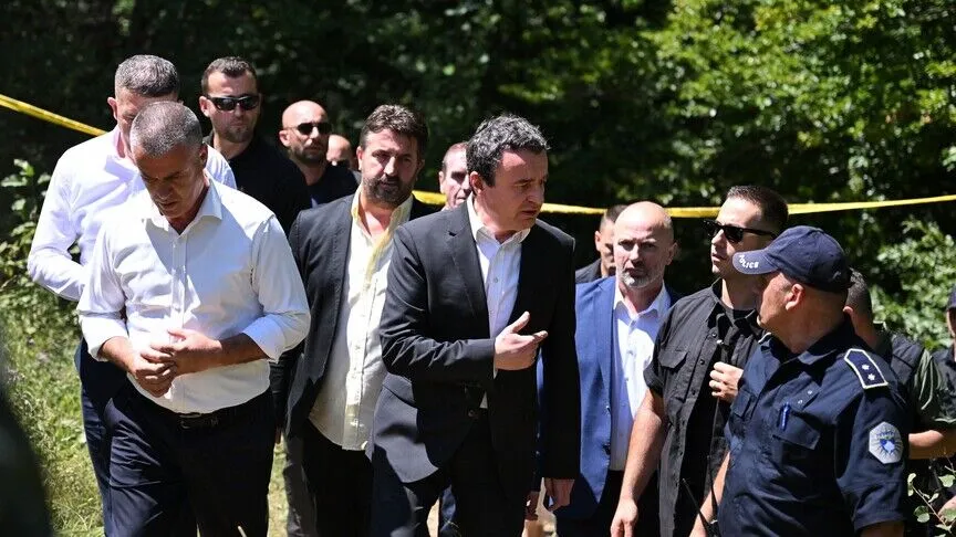 Kurti viziton vendin ku po kryhen gërmime me dyshimet për varrezë masive