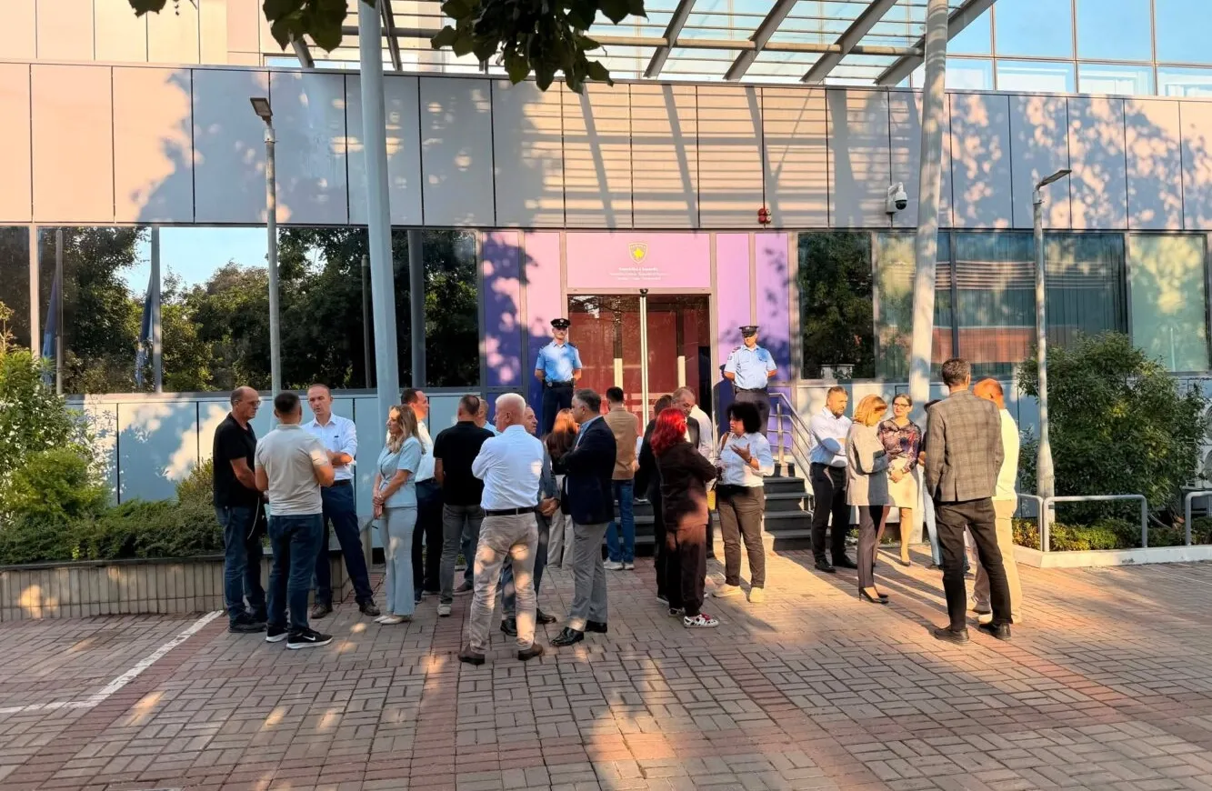 PDK ja për të shtatën ditë bllokon hyrjen e Qeverisë së Kosovës
