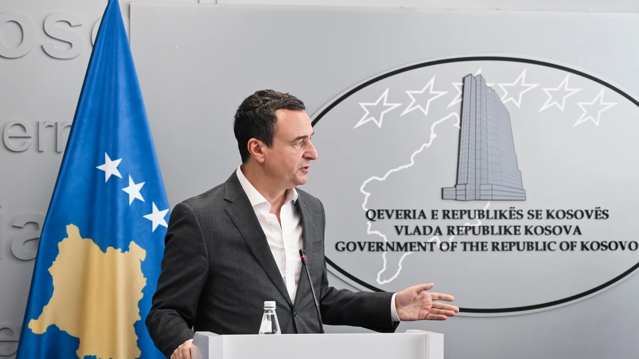 Armë  granata dhe uniforma ushtarake në veri  Kurti  Po ua marrim armët kriminelëve dhe po parandalojmë krime