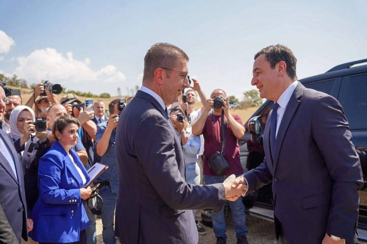 Mickoski  Pas më shumë se 20 vitesh  nis ndërtimi i autostradës Shkup Bllacë  moment historik për shtetin