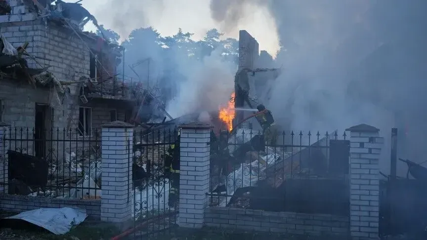 Mbi 3 të vrarë dhe dhjetëra të plagosur nga sulmet e shkëmbyera gjatë natës mes Rusisë dhe Ukrainës