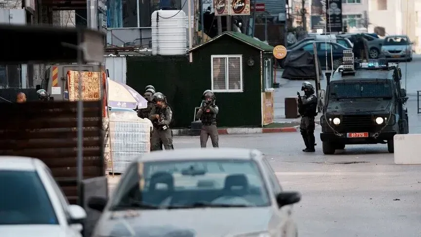 forcat-izraelite-bastisin-kampin-e-refugjateve-dhe-qytetin-ne-veri-te-kudsit-te-pushtuar